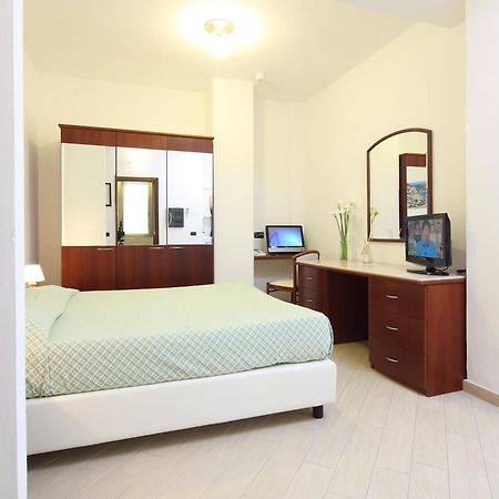 Residence Hotel Kriss Дейва Марина Екстериор снимка