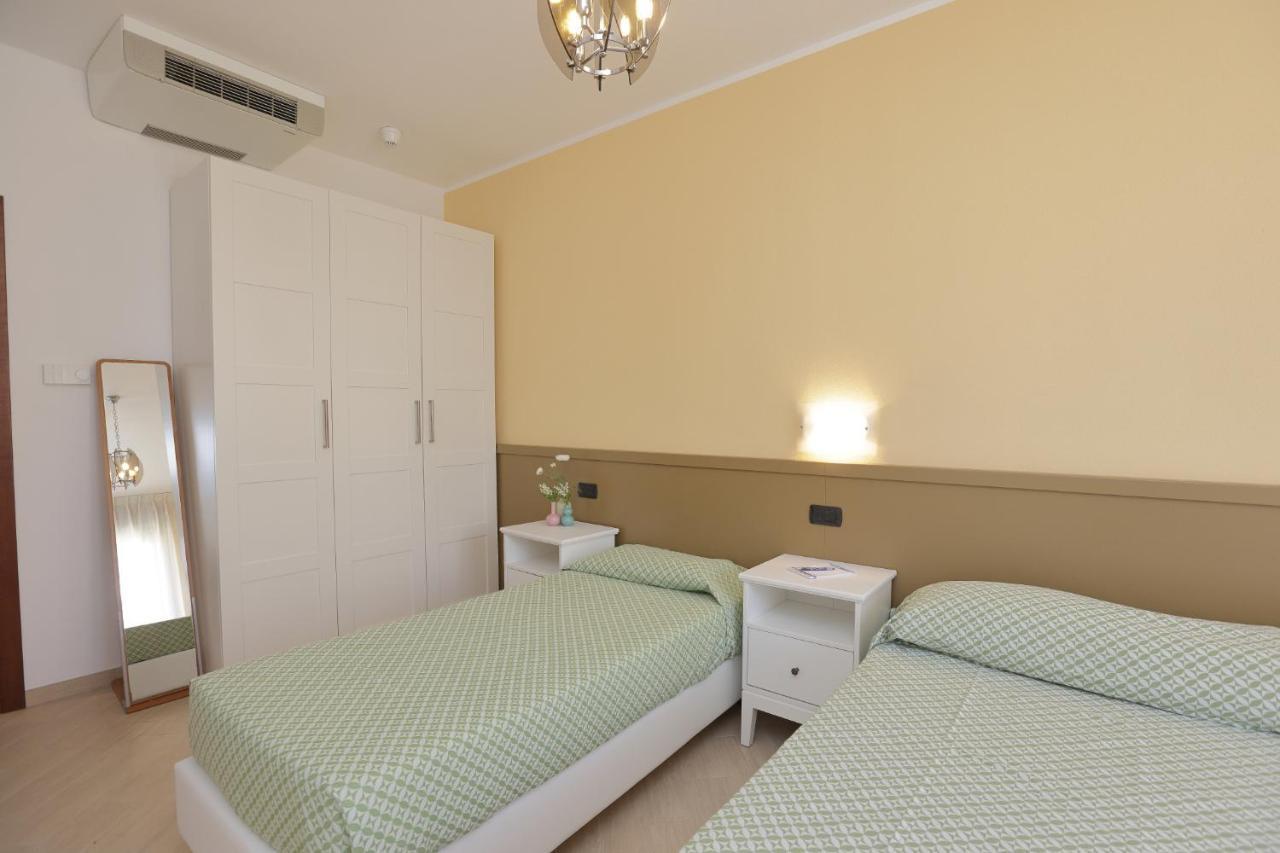 Residence Hotel Kriss Дейва Марина Екстериор снимка