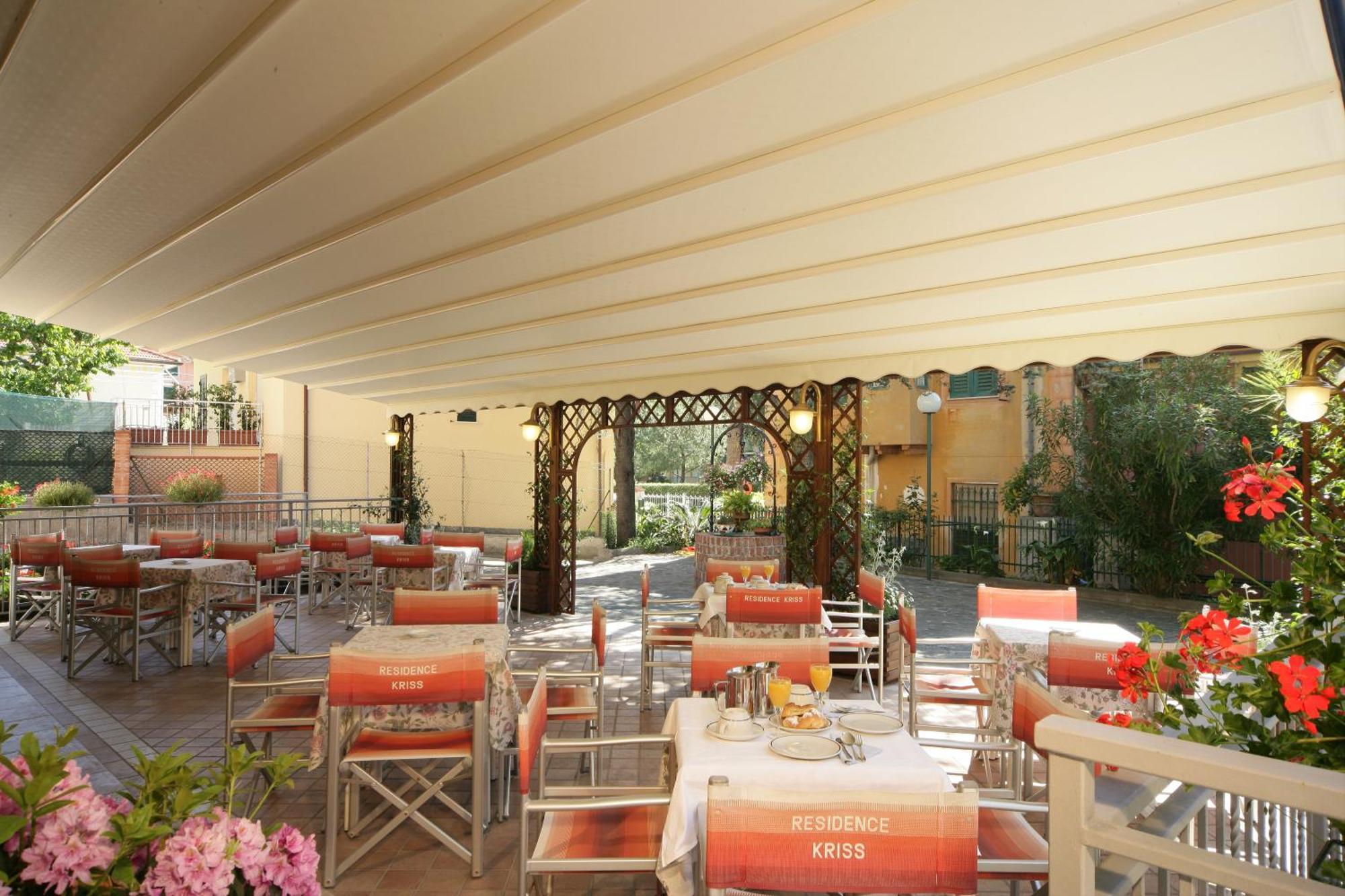 Residence Hotel Kriss Дейва Марина Екстериор снимка