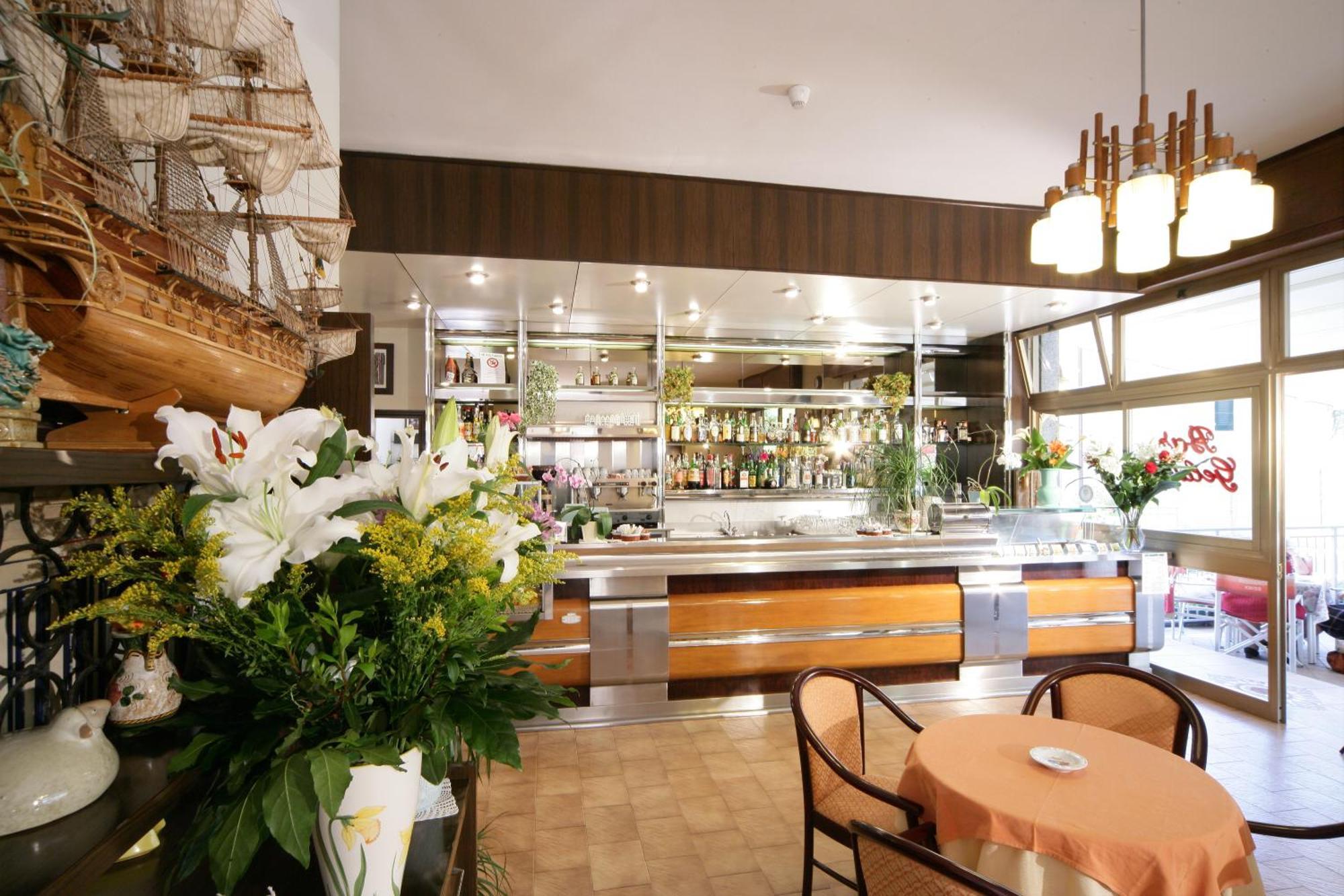 Residence Hotel Kriss Дейва Марина Екстериор снимка