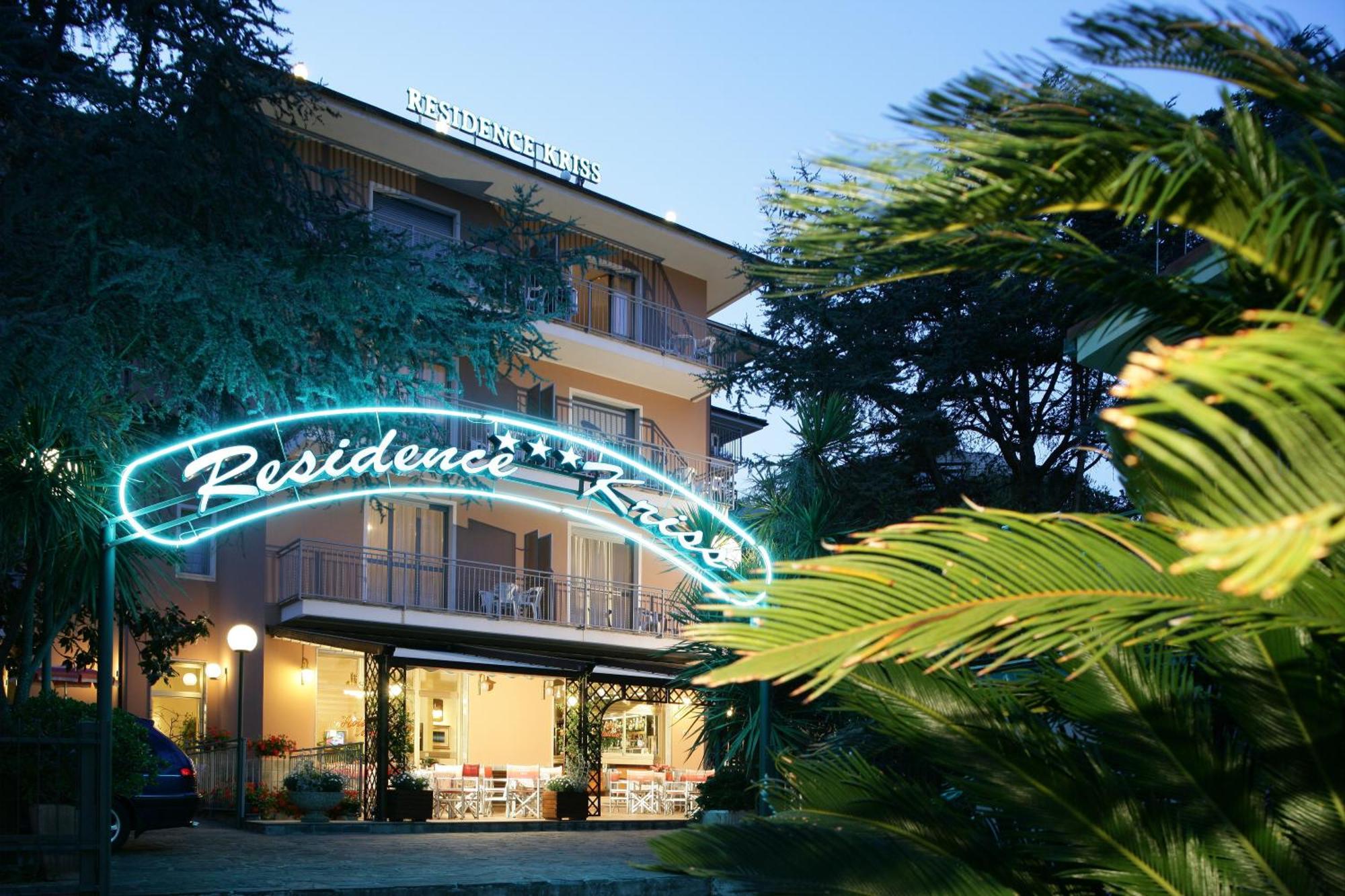 Residence Hotel Kriss Дейва Марина Екстериор снимка