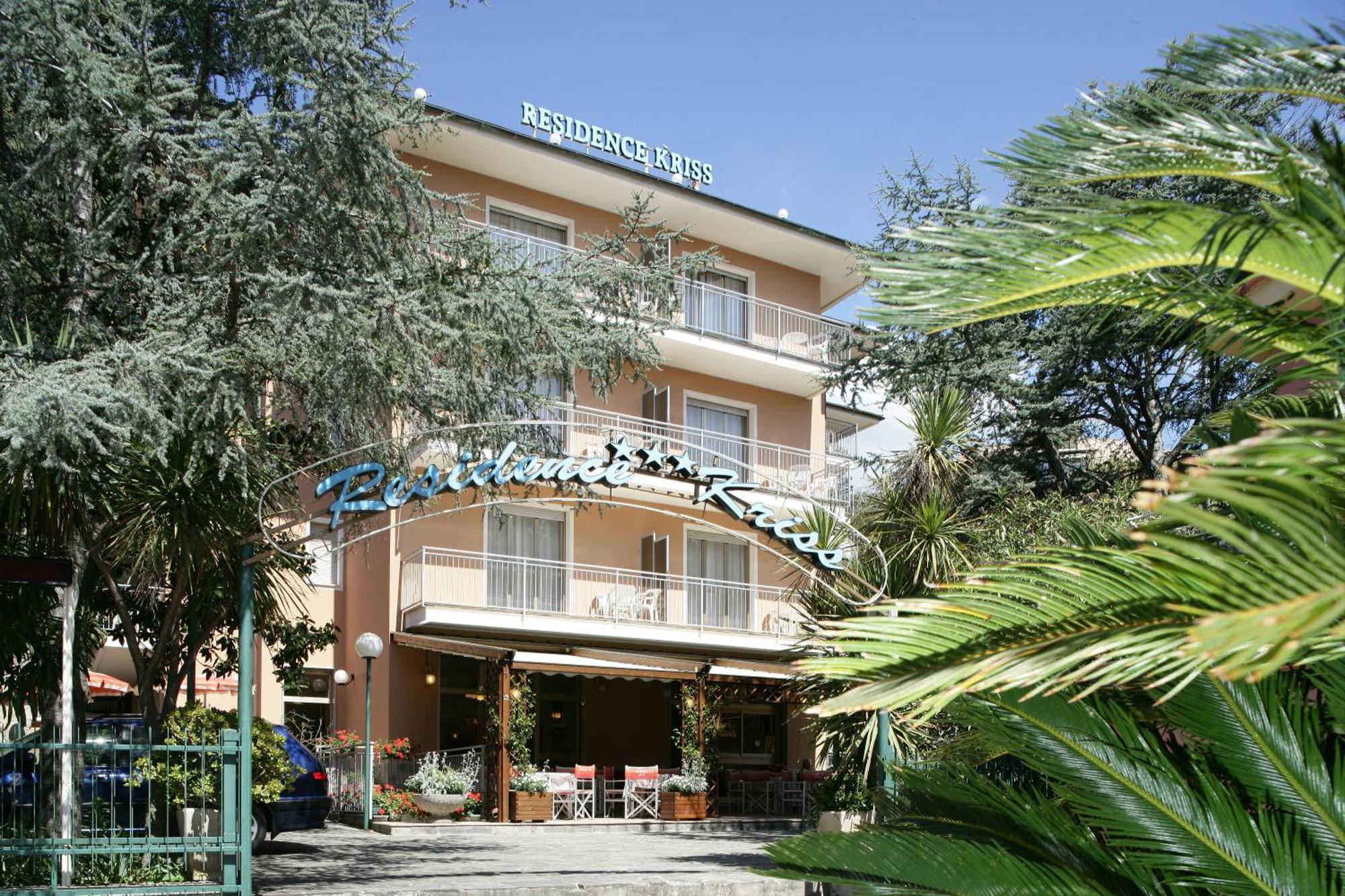 Residence Hotel Kriss Дейва Марина Екстериор снимка