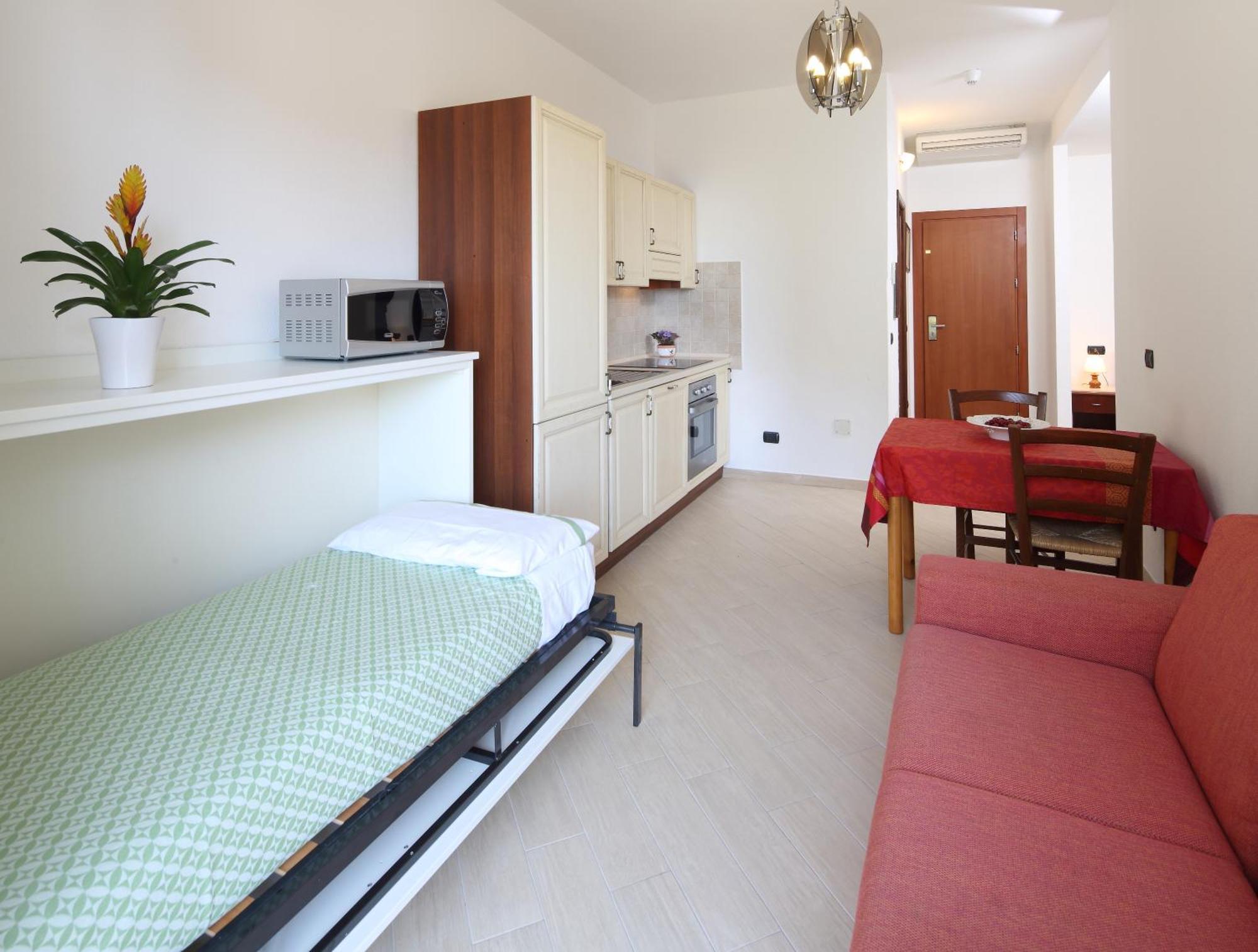 Residence Hotel Kriss Дейва Марина Екстериор снимка