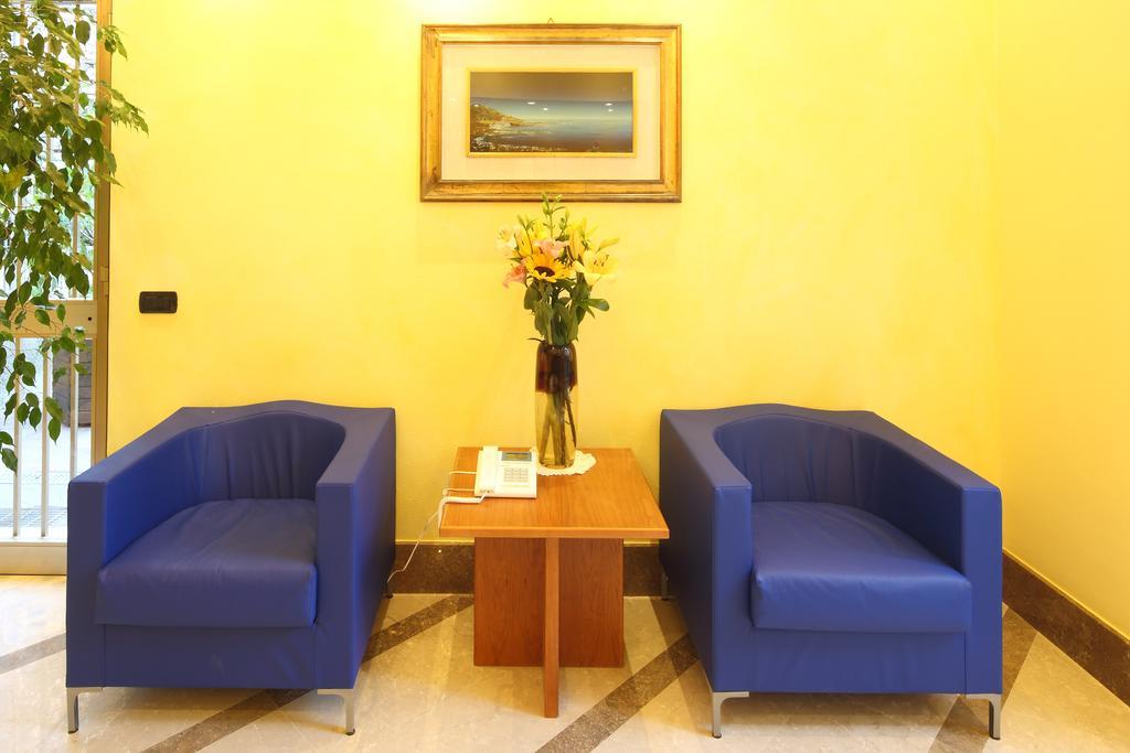 Residence Hotel Kriss Дейва Марина Екстериор снимка