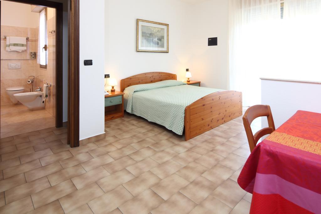 Residence Hotel Kriss Дейва Марина Екстериор снимка