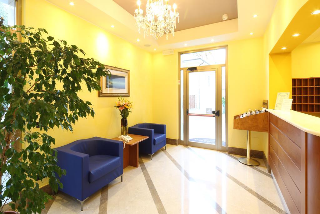 Residence Hotel Kriss Дейва Марина Екстериор снимка